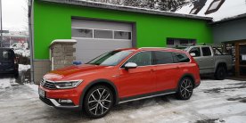 VW Passat AllTrack (2016) výměna repro a tlumení